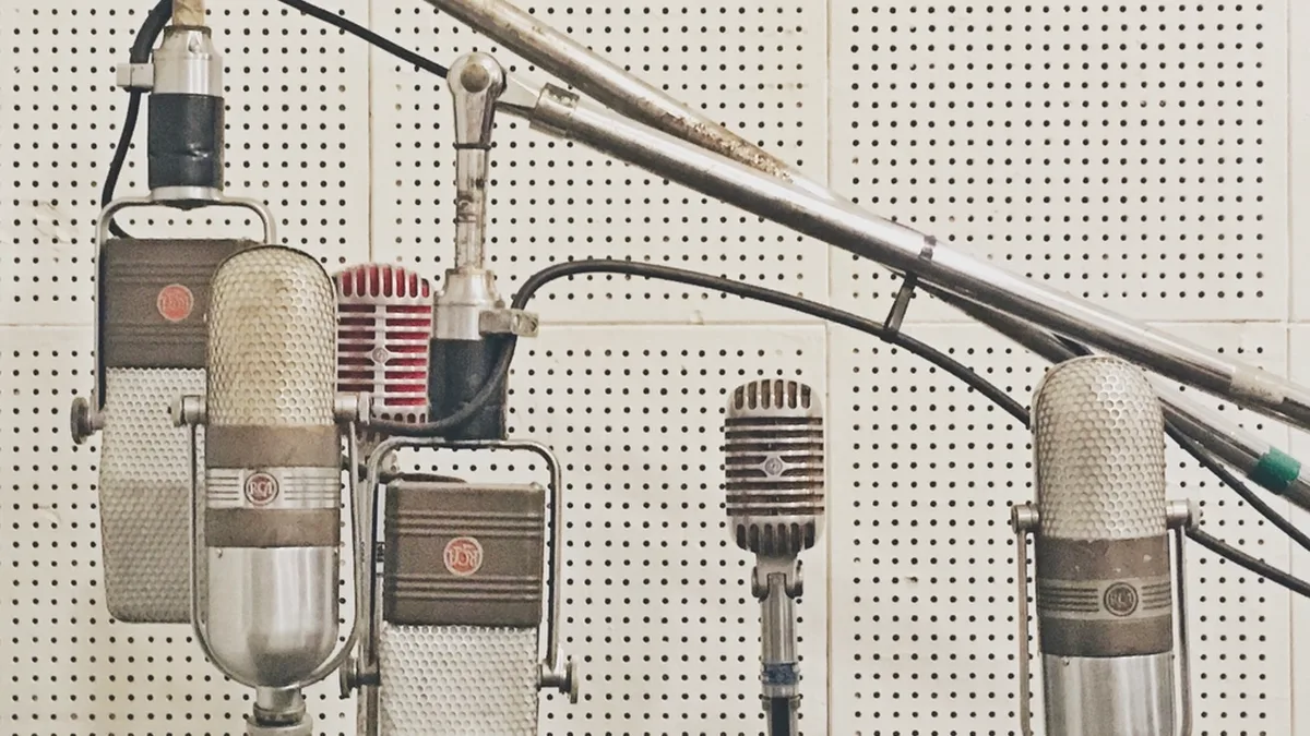 Cover artwork for the BeatGrow article: How to Pitch Your Song to Spotify Editorial Playlists